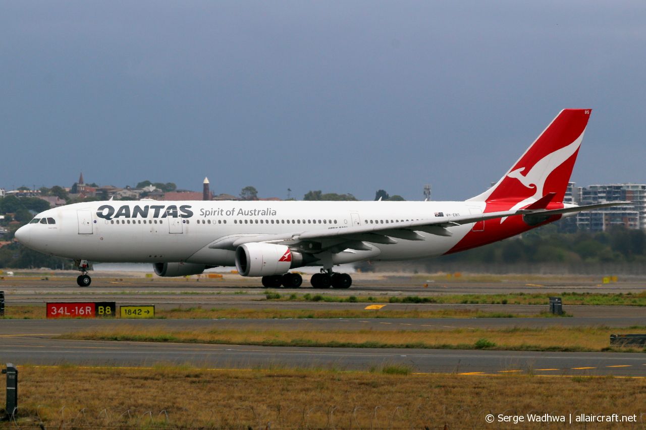 VH-EBS · Airbus A330-202 · (SYD / YSSY)