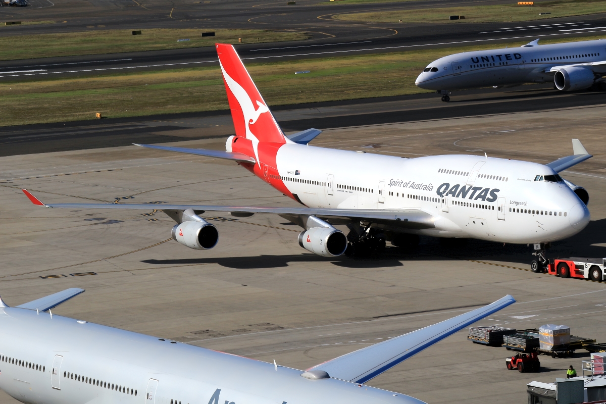 VH-OJS · Boeing 747-438 · (SYD / YSSY)