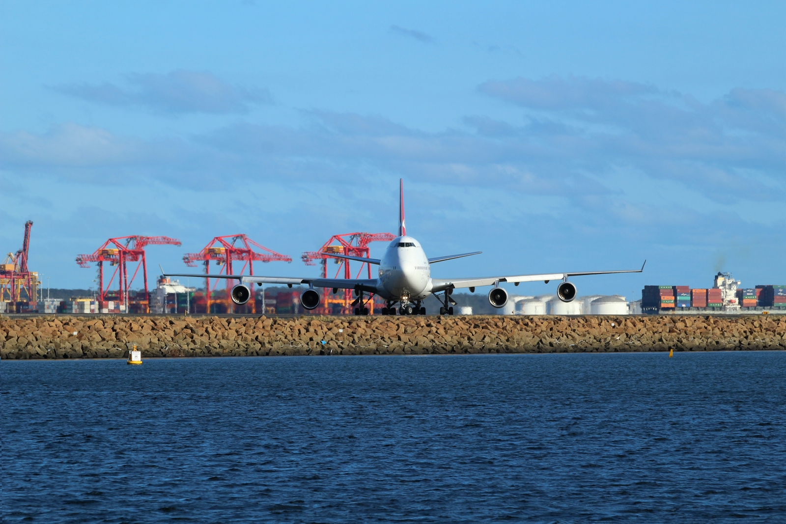 VH-OJS · Boeing 747-438 · (SYD / YSSY)