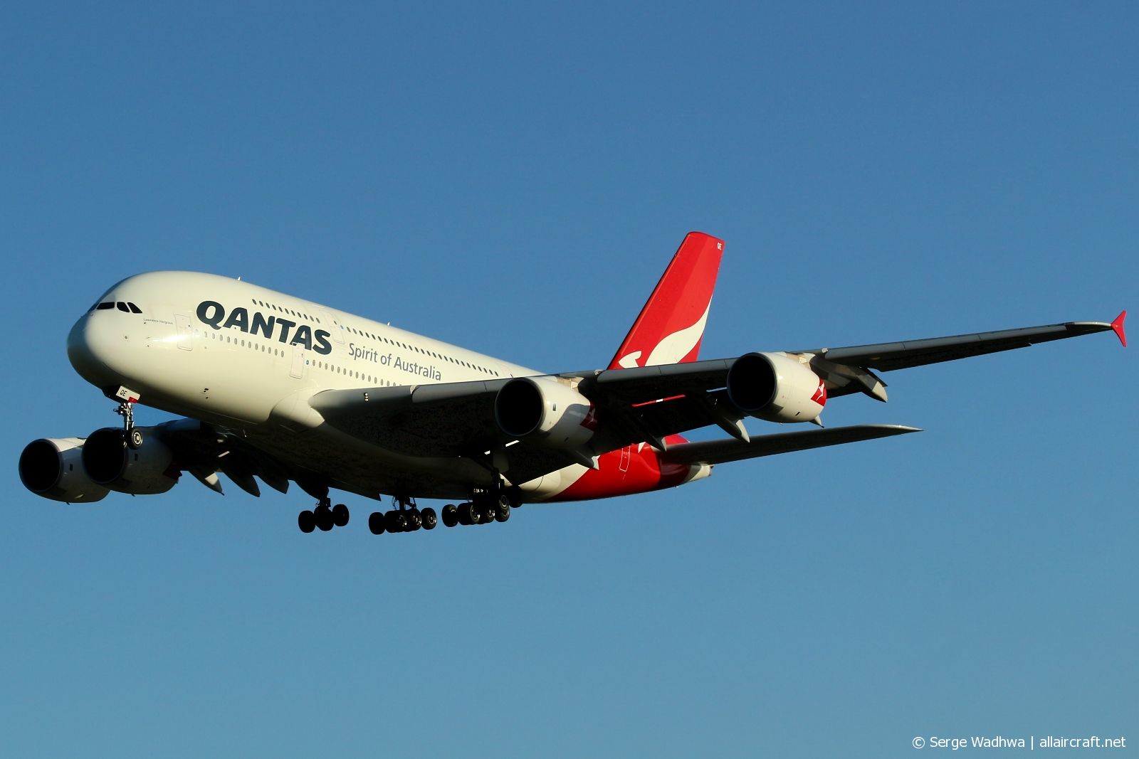 VH-OQE · Airbus A380-842 · (SYD / YSSY)