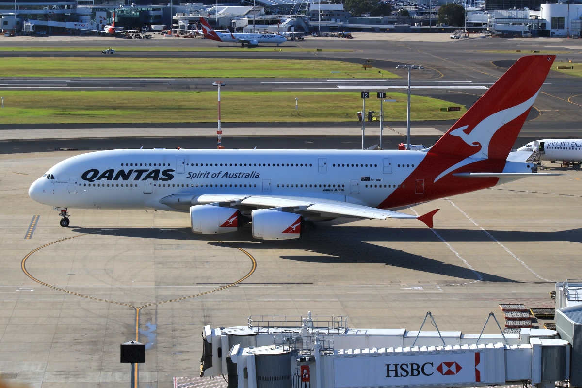 VH-OQF · Airbus A380-842 · (SYD / YSSY)