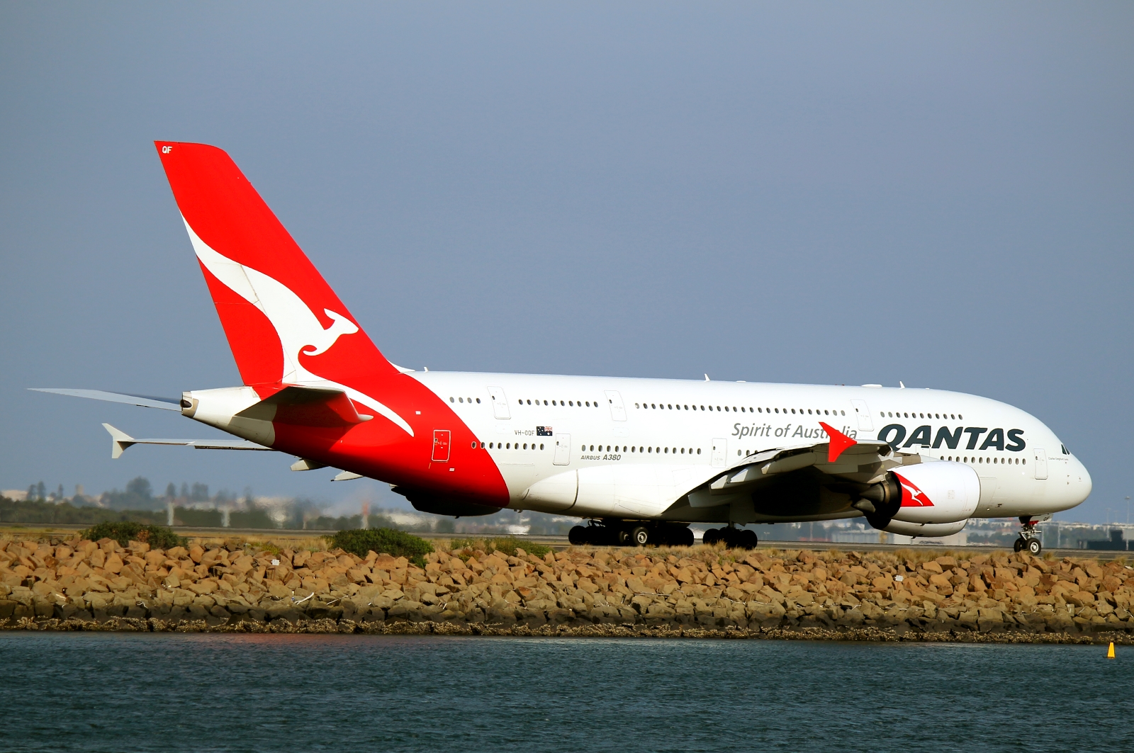 VH-OQF · Airbus A380-842 · (SYD / YSSY)