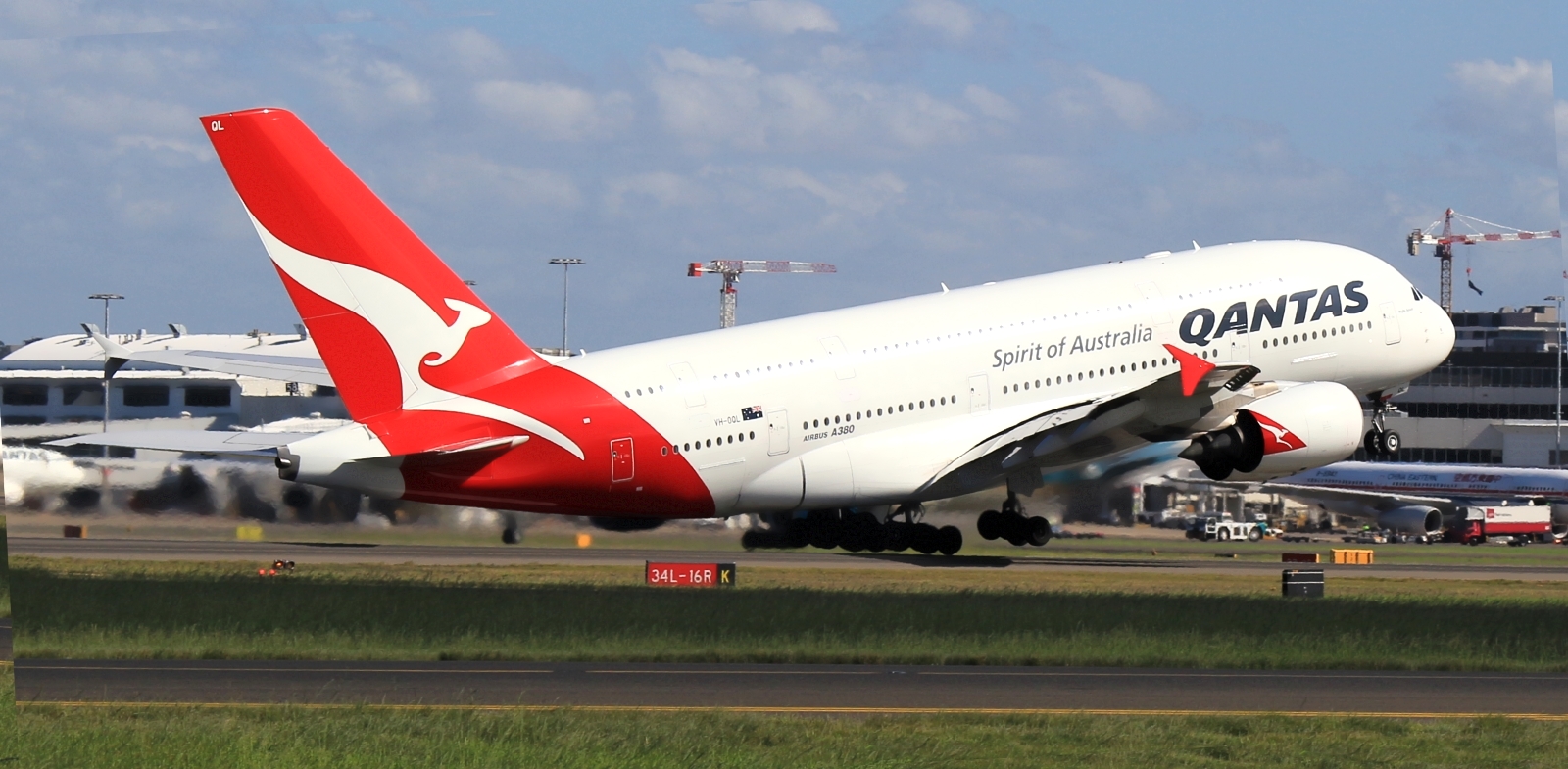 VH-OQL · Airbus A380-842 · (SYD / YSSY)