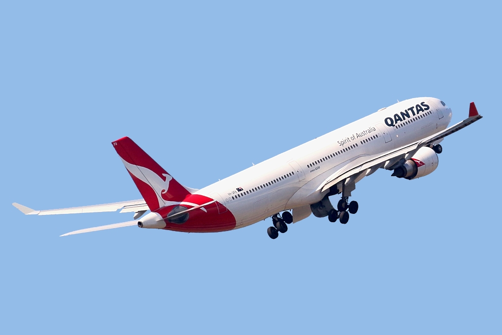 VH-QPA · Airbus A330-303 · (SYD / YSSY)