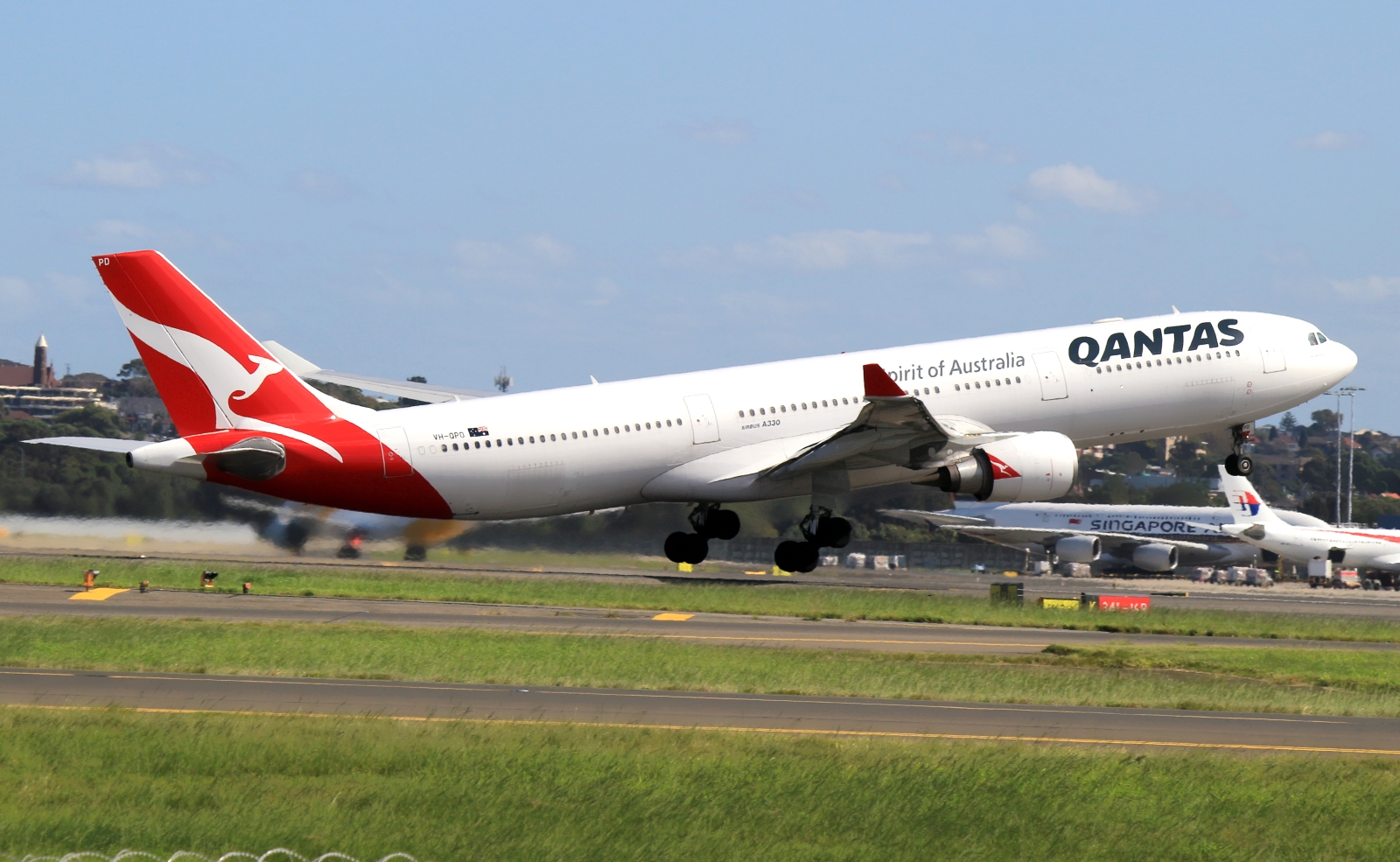 VH-QPD · Airbus A330-303 · (SYD / YSSY)