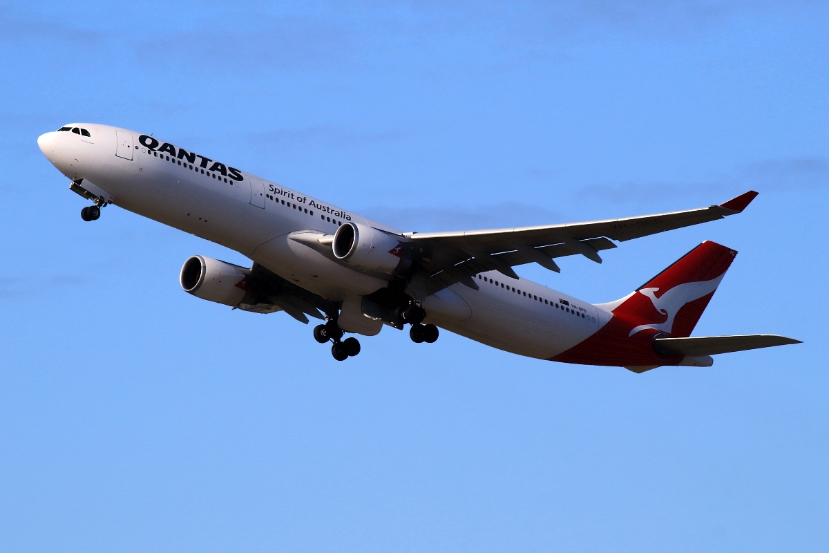 VH-QPD · Airbus A330-303 · (SYD / YSSY)