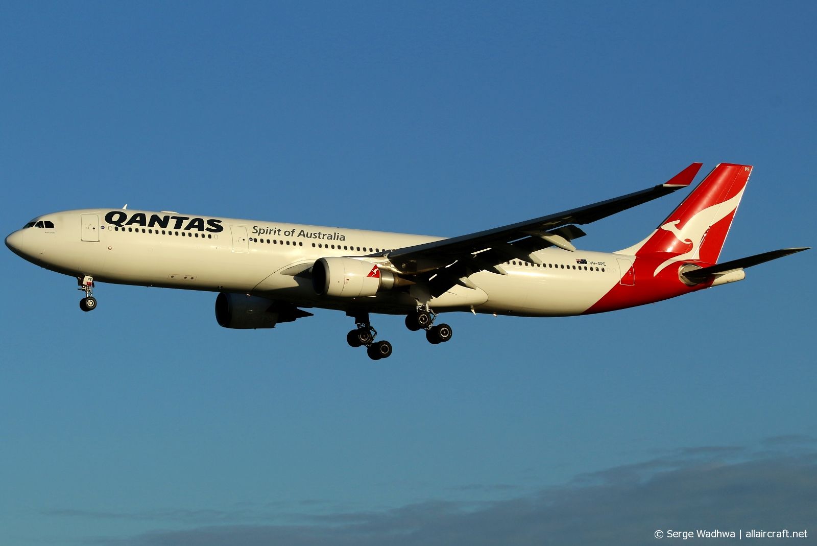VH-QPE · Airbus A330-303 · (SYD / YSSY)