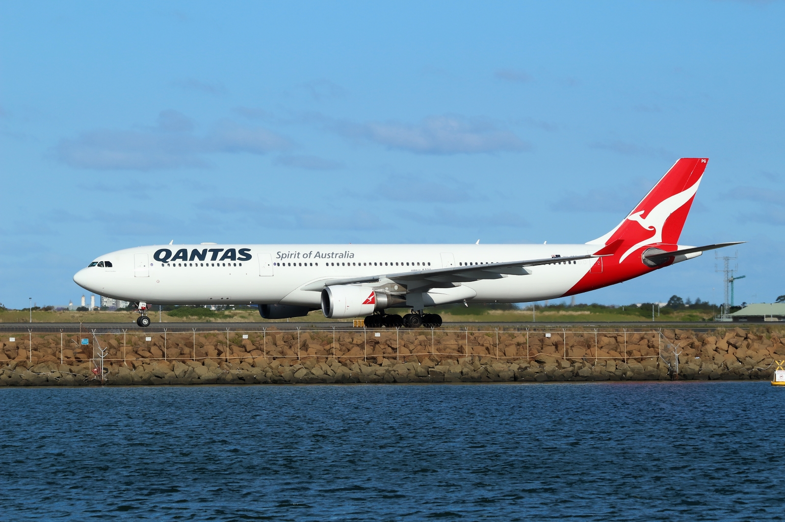 VH-QPG (603) 2004 Airbus A330-303
