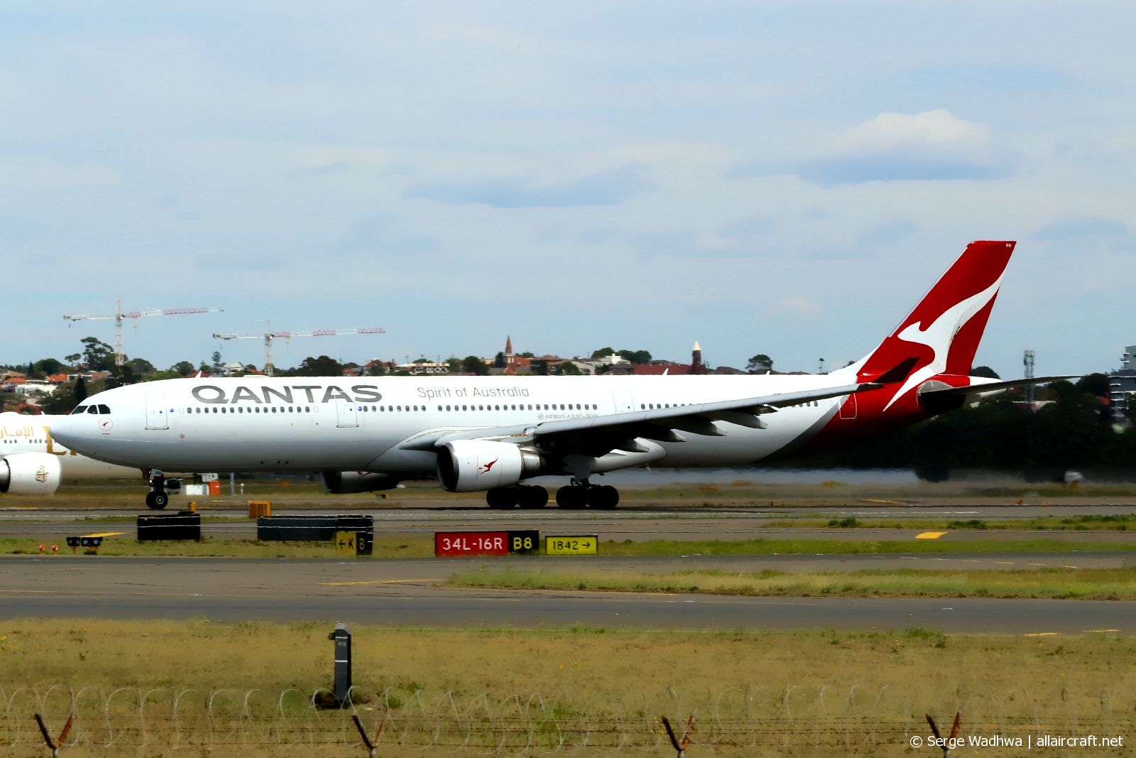 VH-QPH · Airbus A330-303 · (SYD / YSSY)