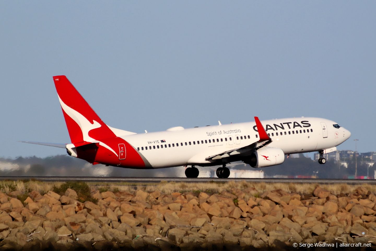 VH-VYE · Boeing 737-838(WL) · (SYD / YSSY)