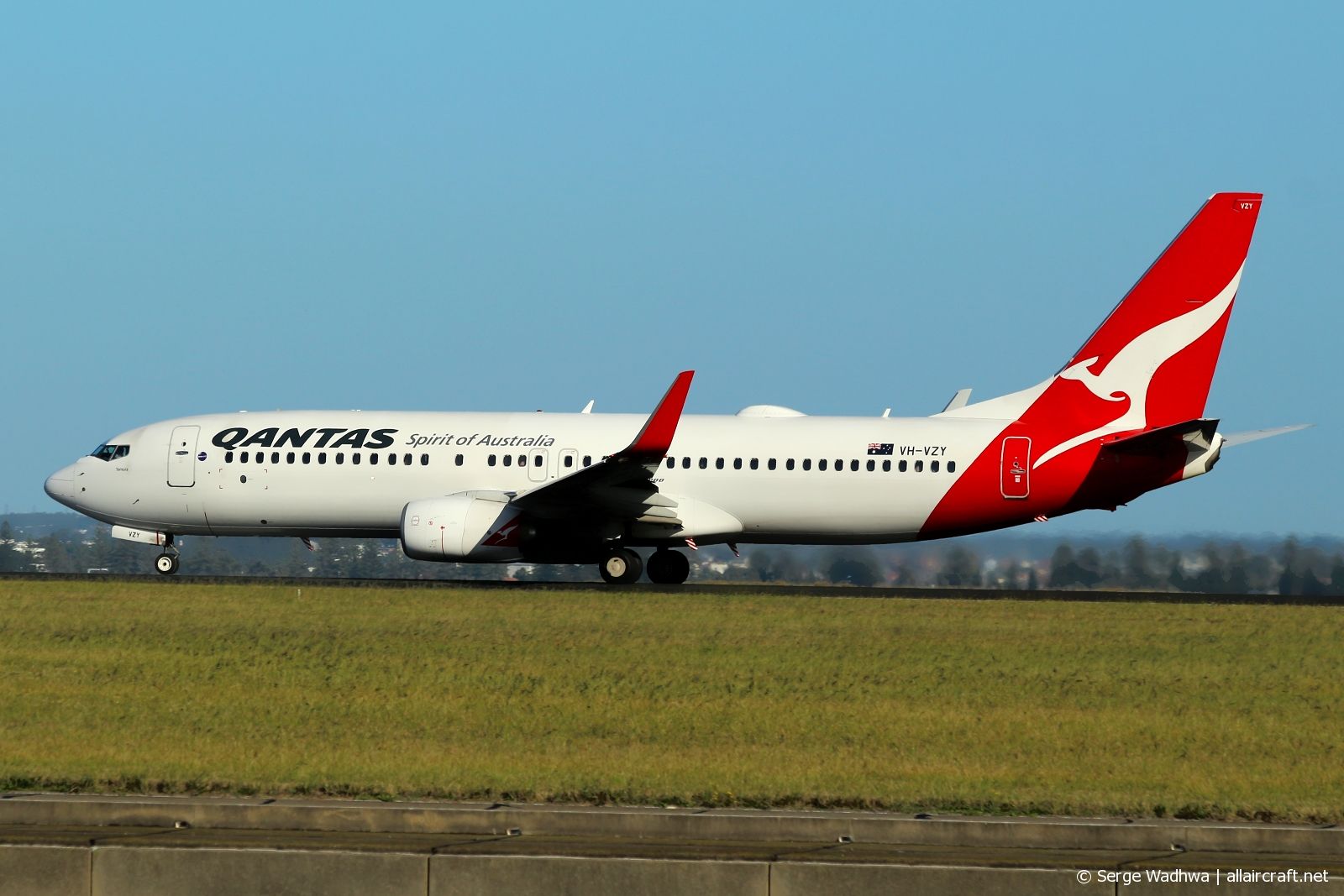 VH-VZY · Boeing 737-838(WL) · (SYD / YSSY)