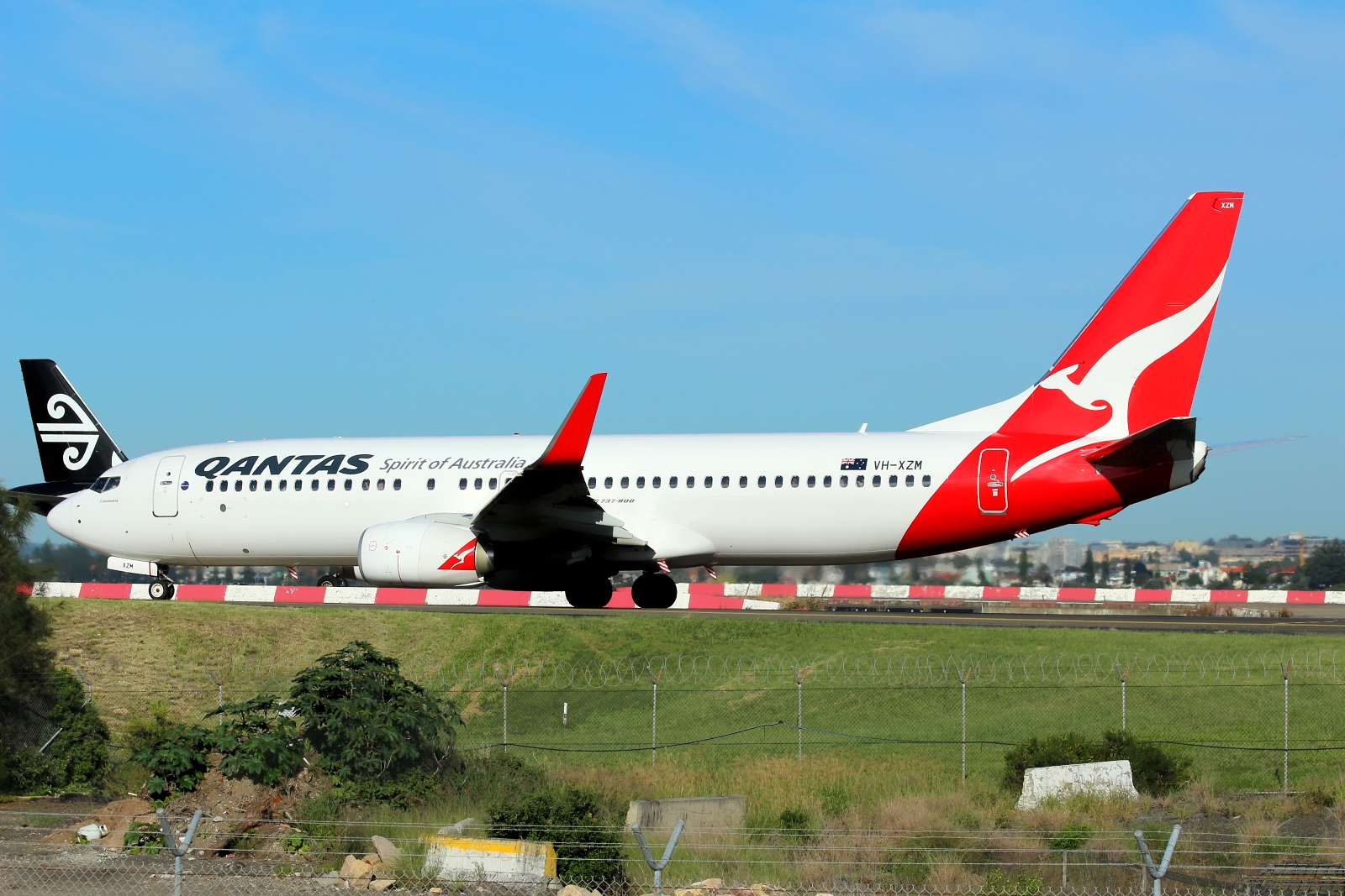 VH-XZM · Boeing 737-838(WL) · (SYD / YSSY)
