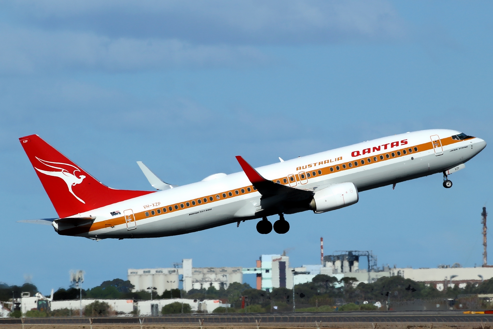 VH-XZP (44577) 2014 Boeing 737-838(WL)