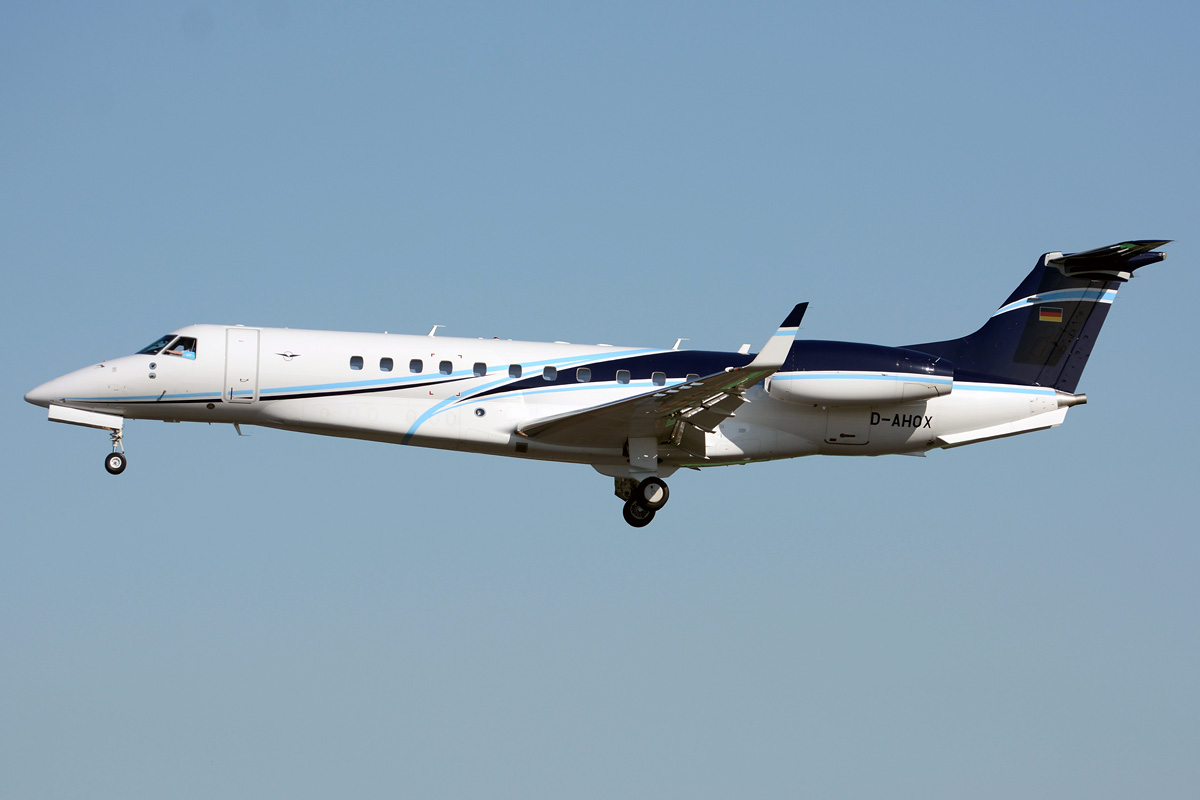 D-AHOX · Embraer ERJ-135BJ Legacy 650 · (LIS / LPPT)