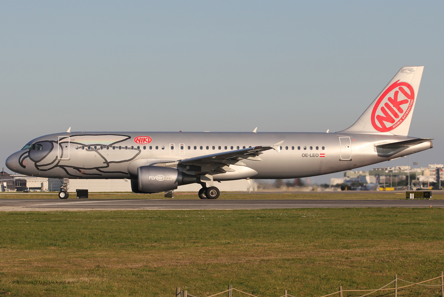 OE-LEO (2668) 2006 Airbus A320-214
