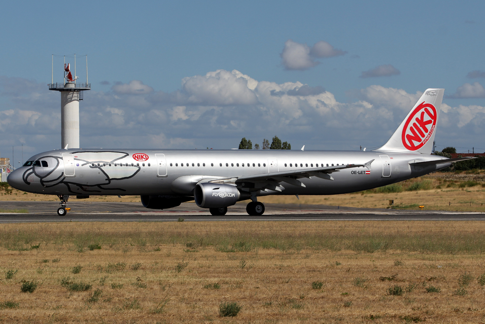 OE-LET (3830) 2009 Airbus A321-211