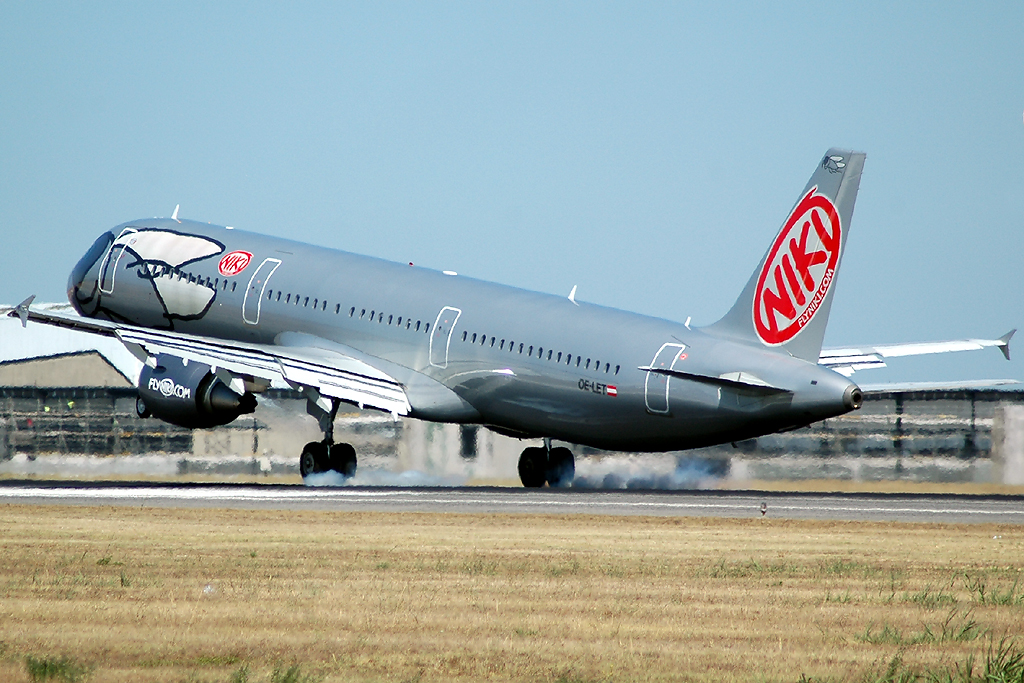 OE-LET · Airbus A321-211 · (LIS / LPPT)