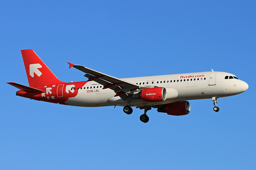 OE-LEL · Airbus A320-214 · (BCN / LEBL)