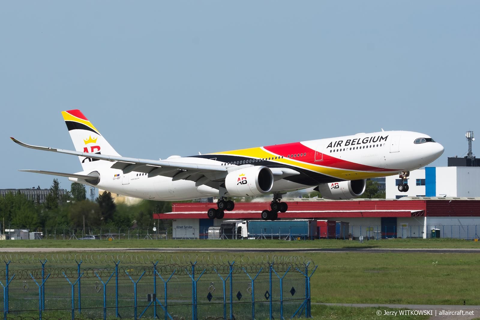 OO-ABF · Airbus A330-941 · (WAW / EPWA)