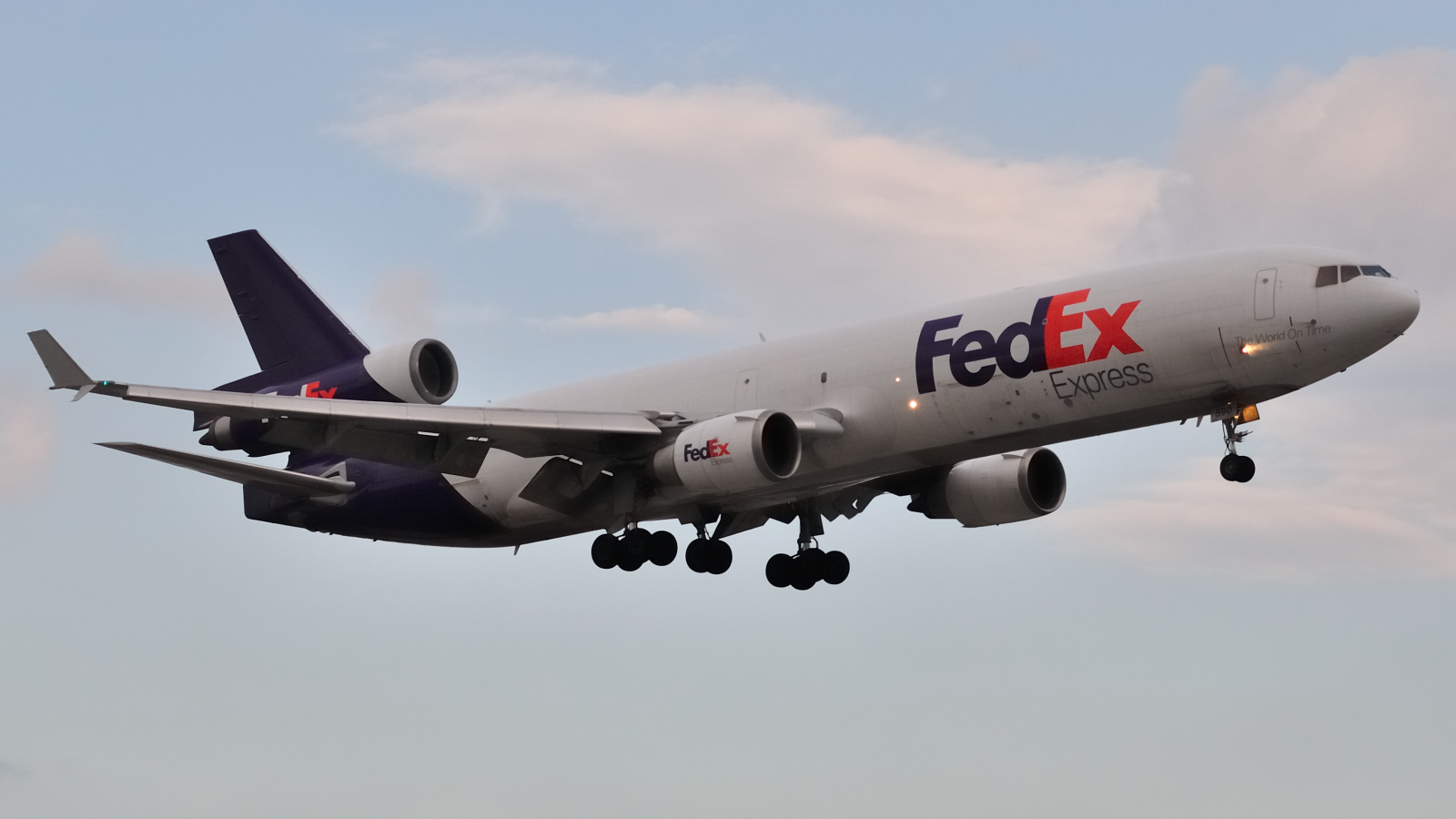 N590FE · McDonnell Douglas MD-11 · (YYZ / CYYZ)
