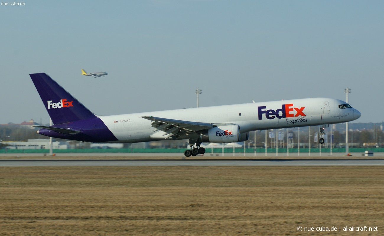 N923FD (26266) 1992 Boeing 757-204(SF)