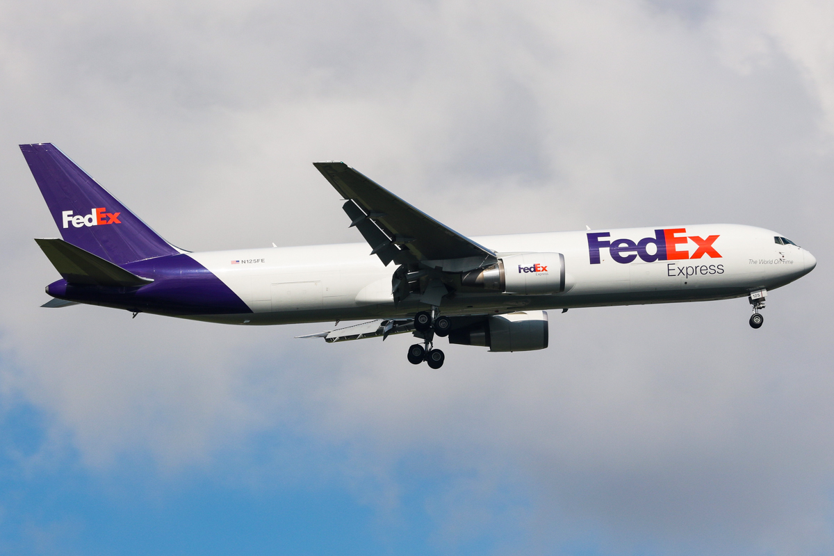 N125FE · Boeing 767-3S2F/ER · (SIN / WSSS)