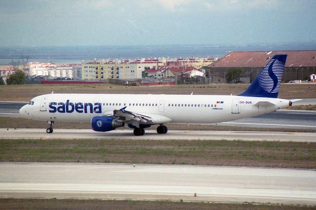 OO-SUA · Airbus A321-211 · (LIS / LPPT)
