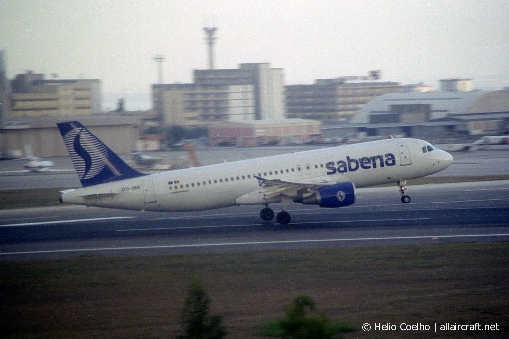 OO-SNF · Airbus A320-214 · (LIS / LPPT)