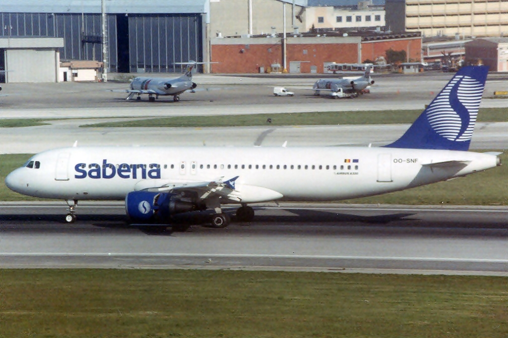 OO-SNF (1081) 1999 Airbus A320-214