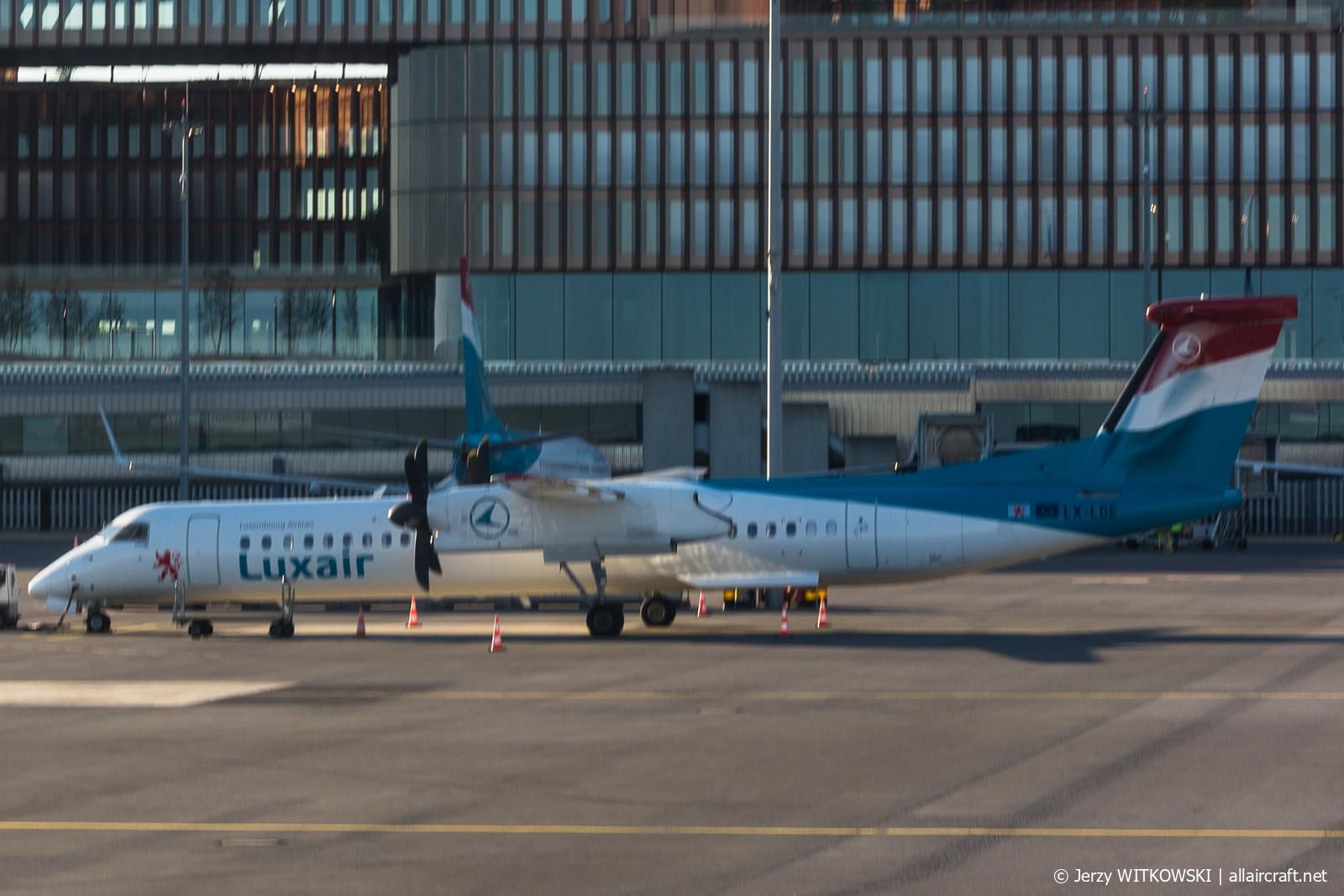 LX-LGE (4284) 2009 Bombardier Dash 8-Q402