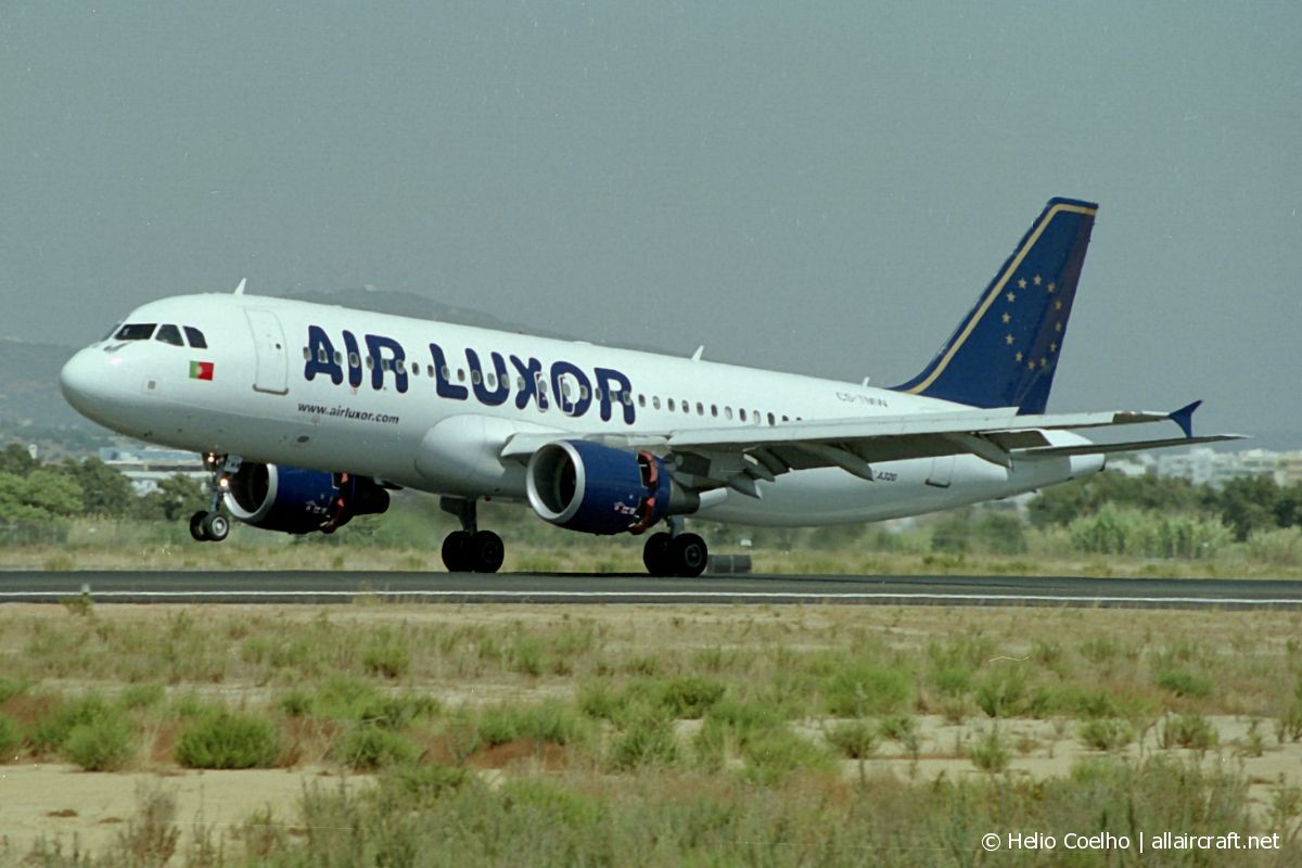 CS-TMW · Airbus A320-214 · (FAO / LPFR)