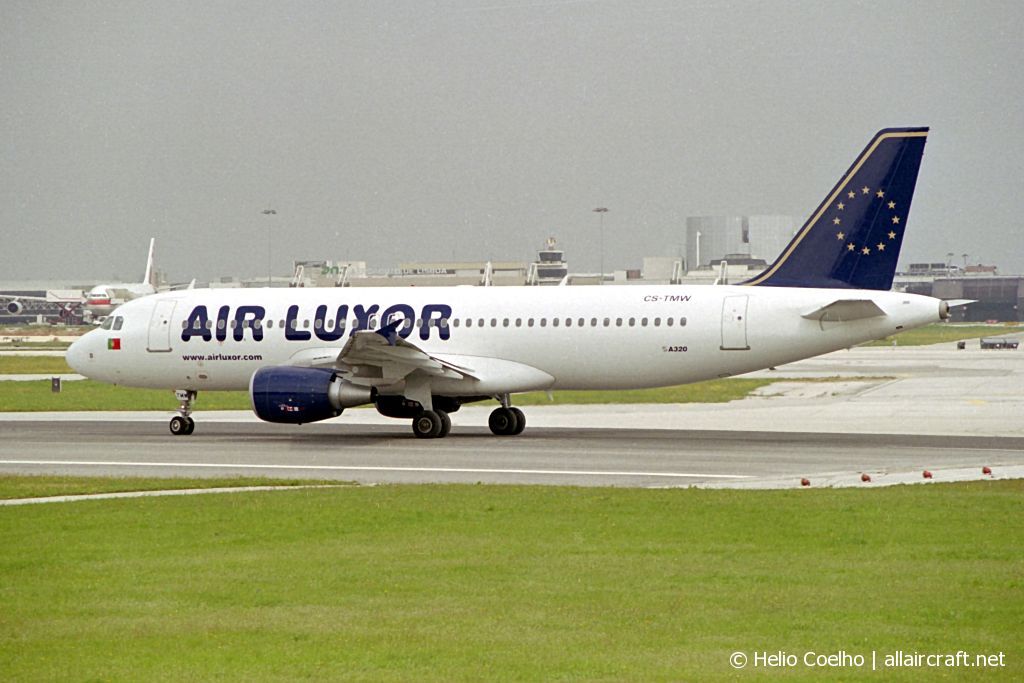 CS-TMW · Airbus A320-214 · (LIs / LPPT)