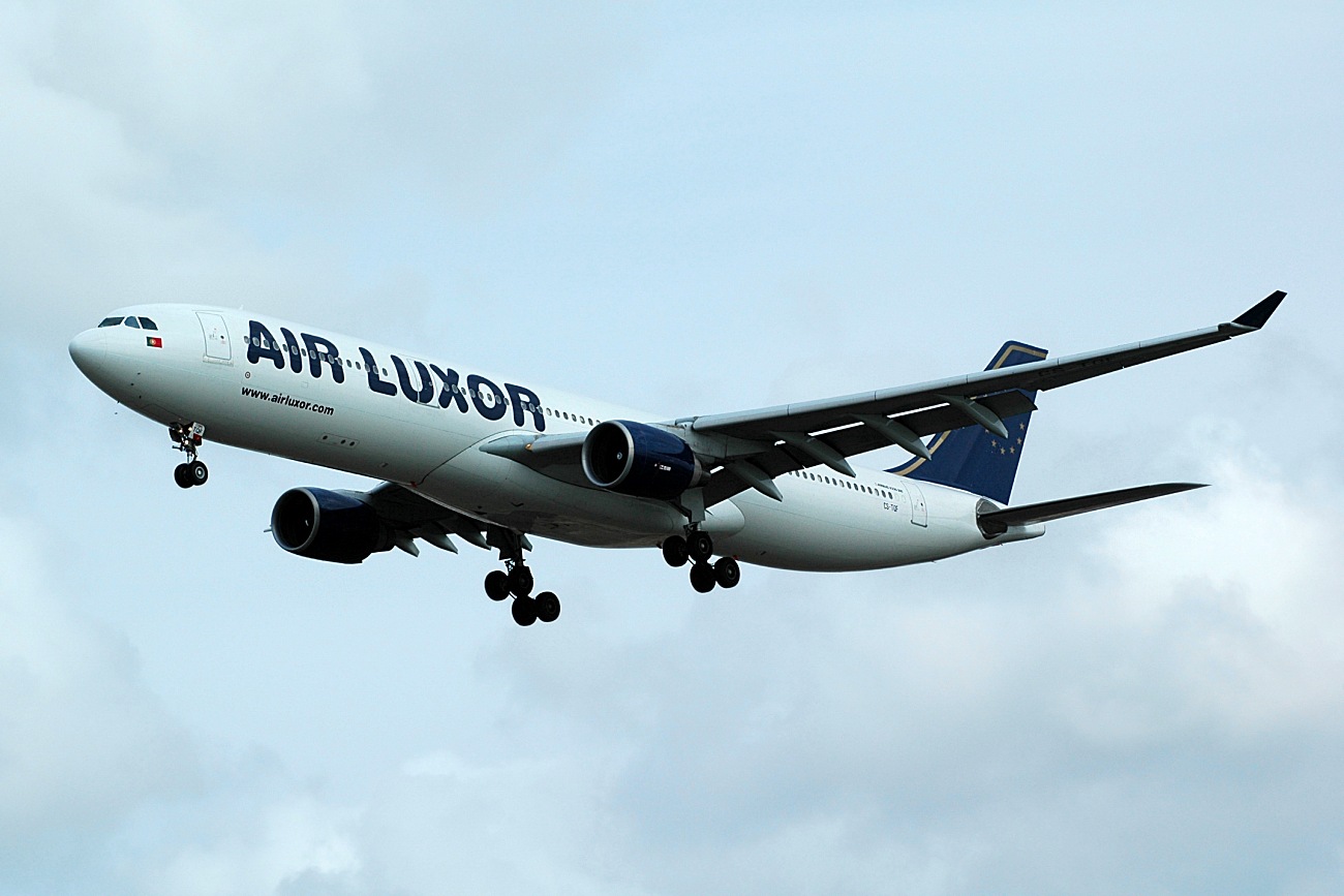 CS-TQF  (087) 1995 Airbus A330-322