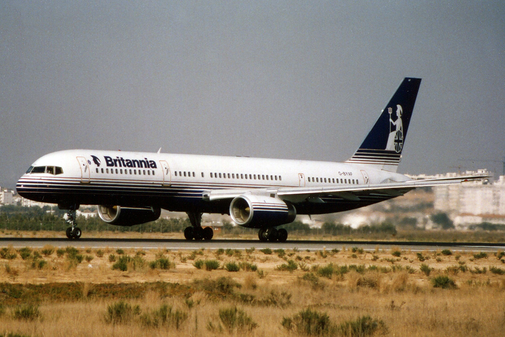 G-BYAF · Boeing 757-204 · (FAO / LPFR)