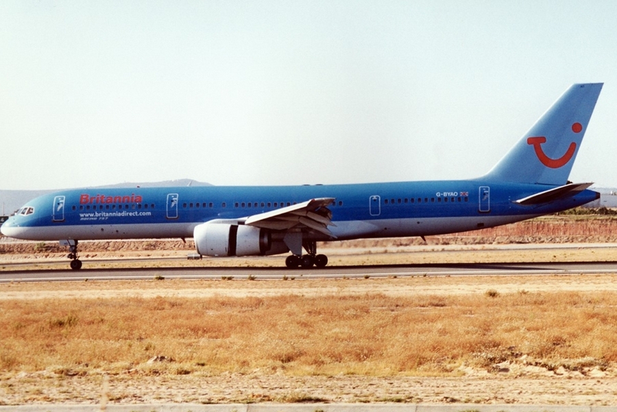 G-BYAO · Boeing 757-204 · (FAO / LPFR)