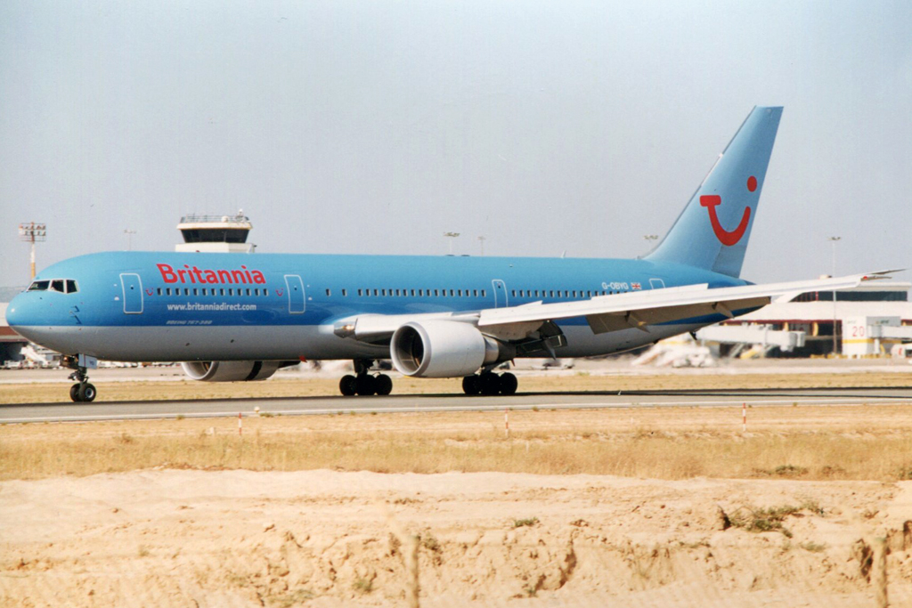 G-OBYG · Boeing 767-304/ER · (FAO / LPFR)