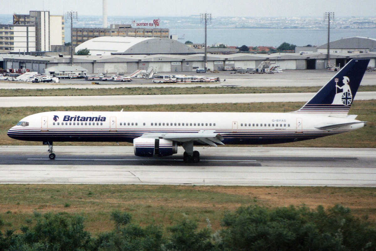 G-BYAS · Boeing 757-204 · (LIS / LPPT)