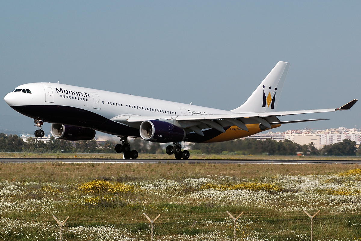 G-EOMA · Airbus A330-243 · (FAO / LPFR)