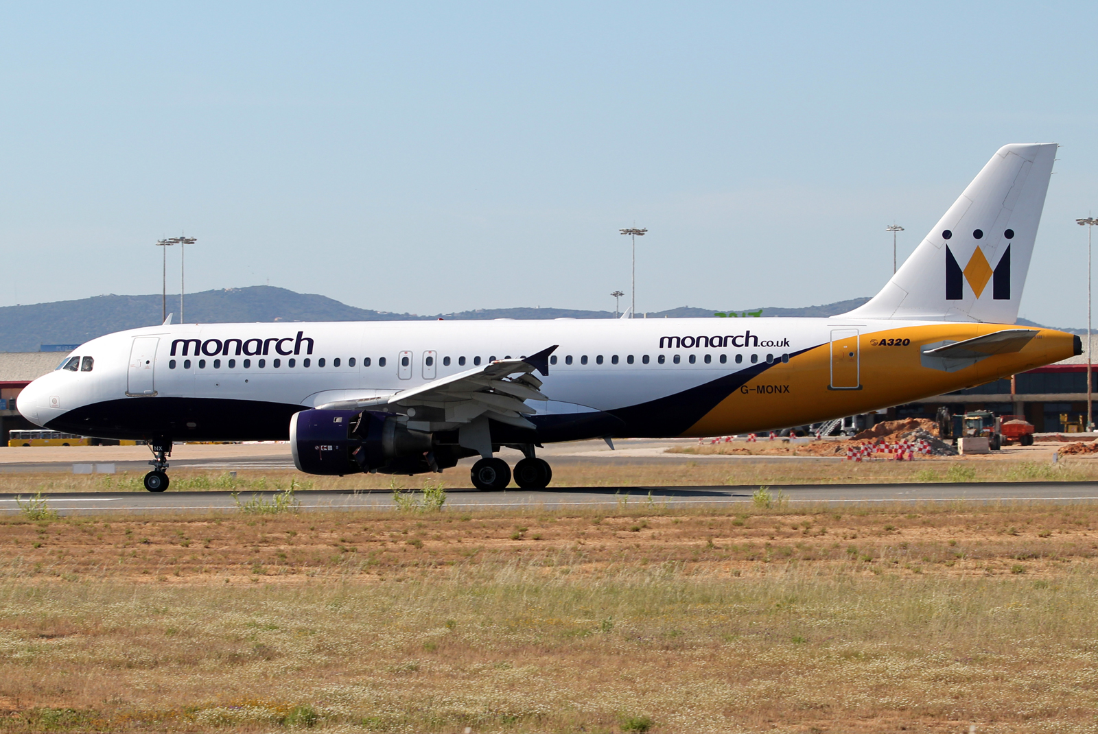 G-MONX (392) 1992 Airbus A320-212