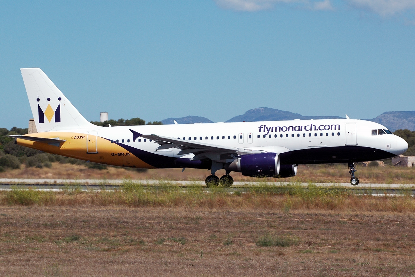 G-MRJK (1081) 1999 Airbus A320-214