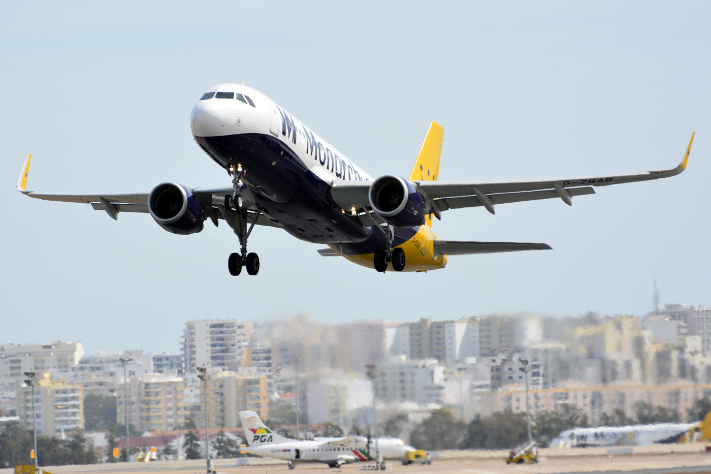 G-ZBAB (5581) 2013 Airbus A320-214 WL
