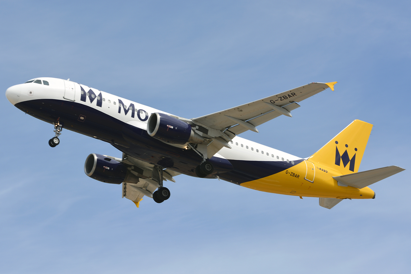 G-ZBAR · Airbus A320-214 · (FAO / LPFR)