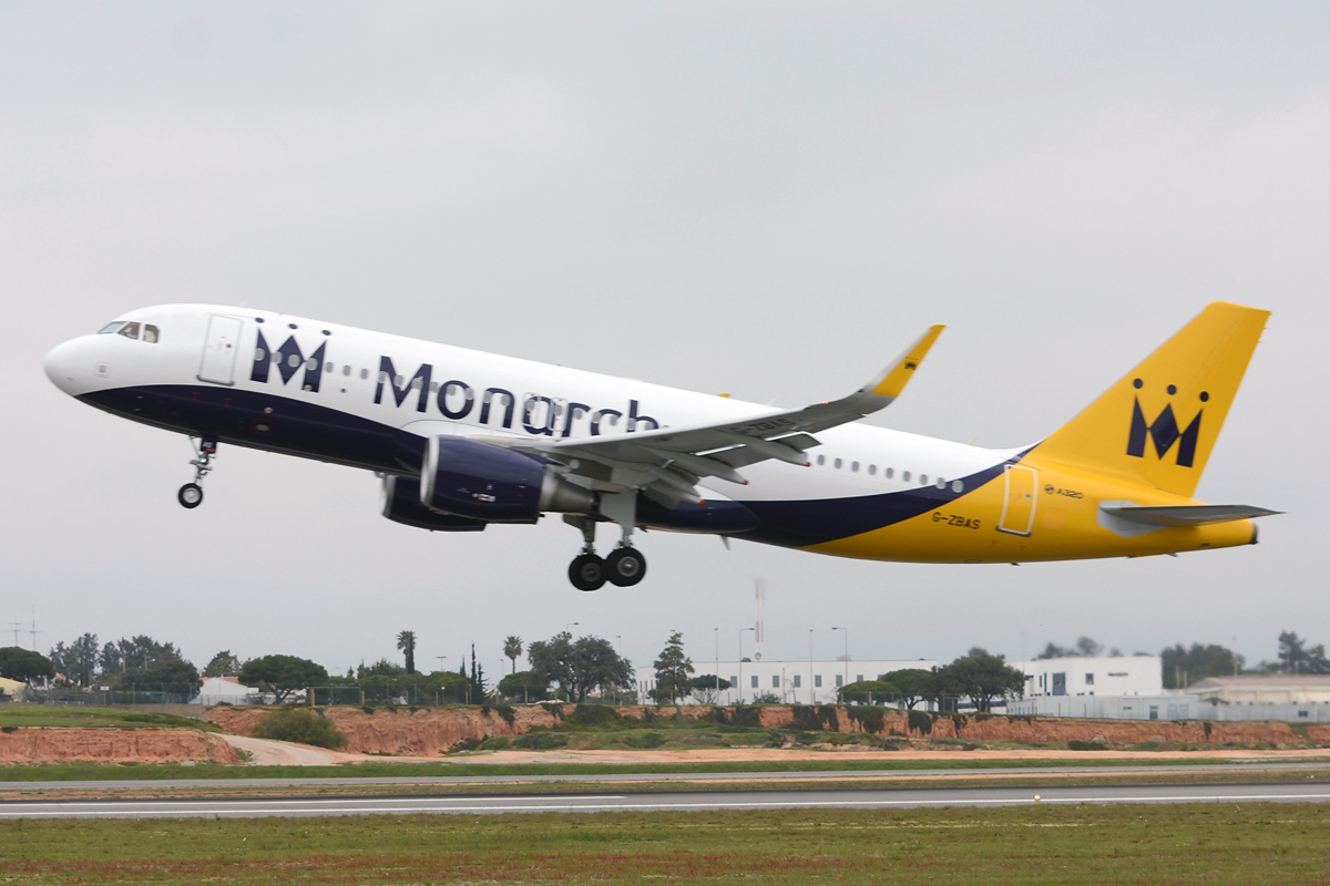 G-ZBAS · Airbus A320-214 · (FAO / LPFR)
