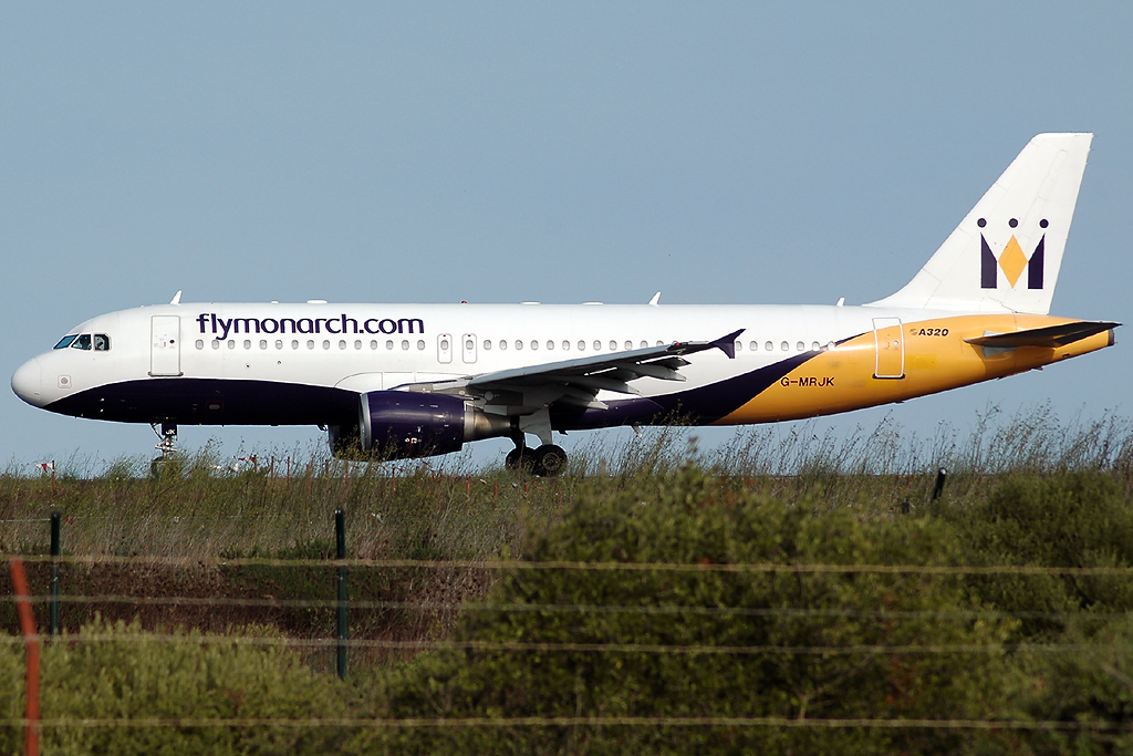 G-MRJK · Airbus A320-214 · (MAH / LEMH)
