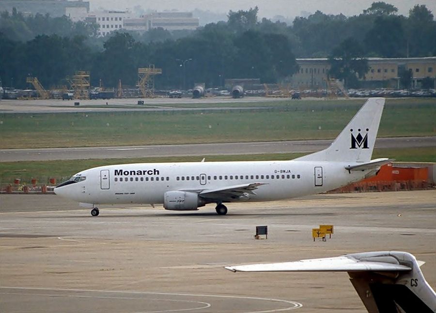 G-BWJA · Boeing 737-3Y0 · (LGW / EGKK)