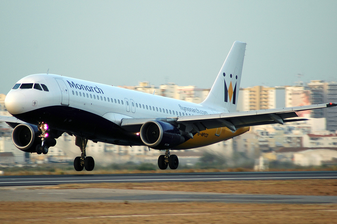 G-MPCD · Airbus A320-231 · (FAO / LPFR)