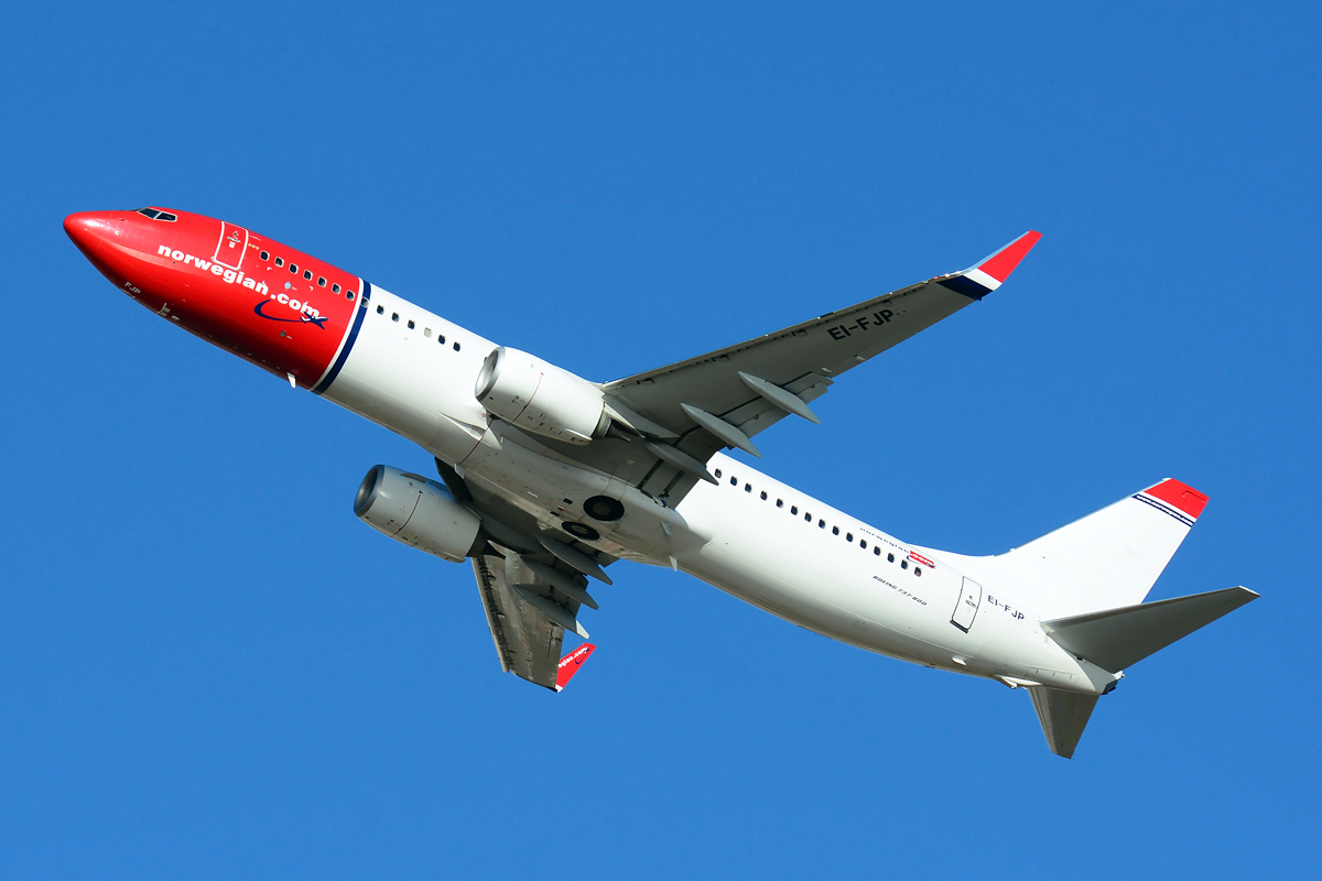 EI-FJP (42077) 2016 Boeing 737-8JP WL