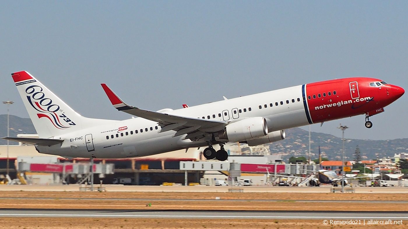 EI-FHC (37159) 2009 Boeing 737-8Q8 WL