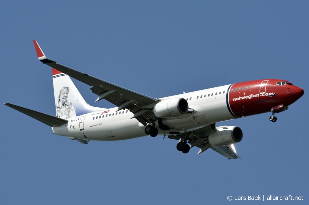 EI-FJX (42271) 2016 Boeing 737-8JP WL
