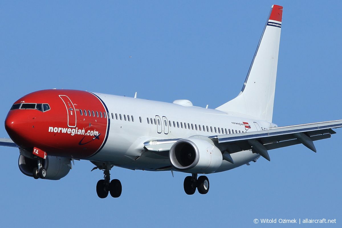 EI-FJL (42073) 2016 Boeing 737-8JP(WL)